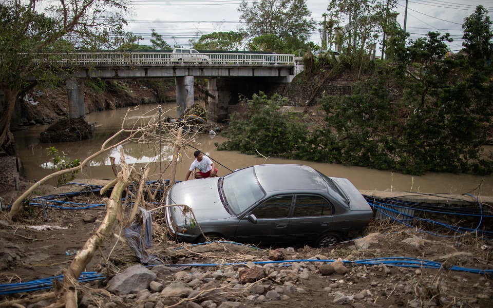 φιλιππίνες-τυφώνας-αφήνει-πίσω-του-16-ν-561140440