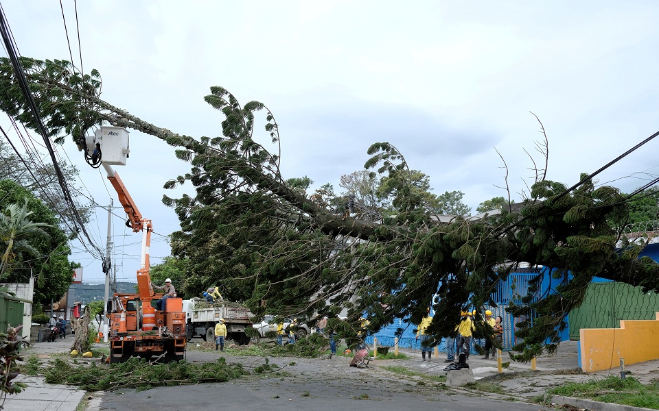 ο-τυφώνας-ήτα-σαρώνει-την-κεντρική-αμε-561145021