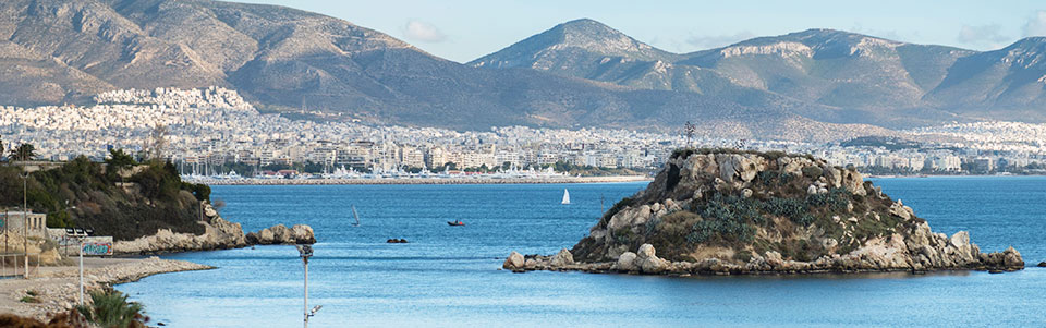 Στον Πειραιά για περίπατο δίπλα στα πλοία-1