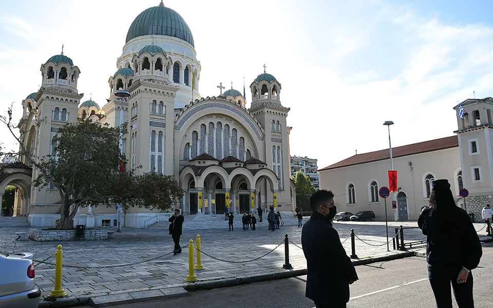 Με κλειστές θύρες και αστυνομία, ο εορτασμός του Αγίου Ανδρέα (εικόνες)-3