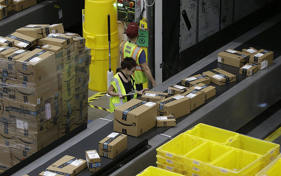 συνωστισμός-στα-ηλεκτρονικά-κατασ-561172162