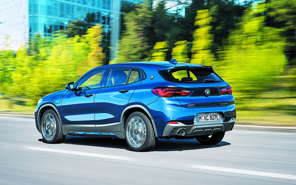 οδηγική-απόλαυση-με-τη-νέα-υβριδική-bmw-x2-xdrive2-561177871
