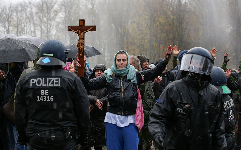 Γερμανία: Διαδήλωση ακροδεξιών κατά της αυστηροποίησης των μέτρων για την πανδημία-4