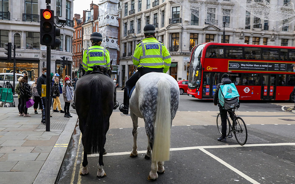 βρετανία-23-254-τα-νέα-κρούσματα-το-τελευτα-561140032
