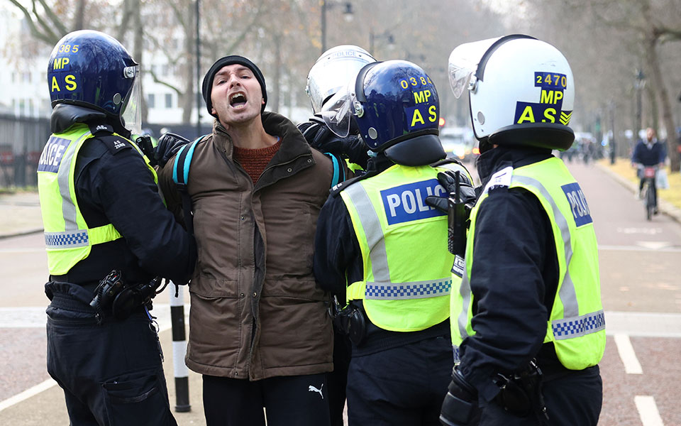 επεισόδια-και-συλλήψεις-στο-λονδίνο-σ-561177721