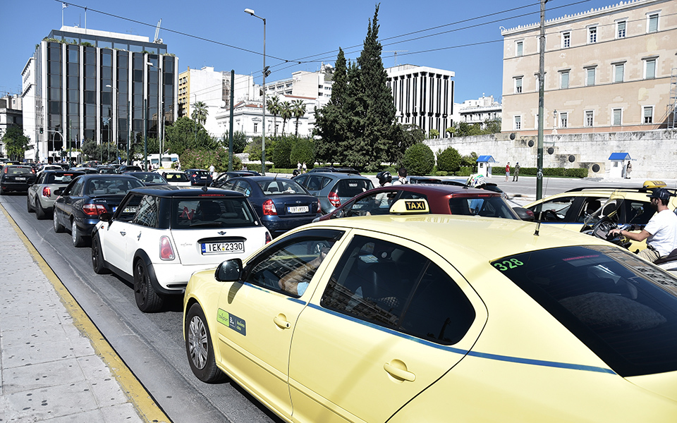 χρ-σταϊκούρας-τι-εξετάζει-η-κυβέρνηση-561159880