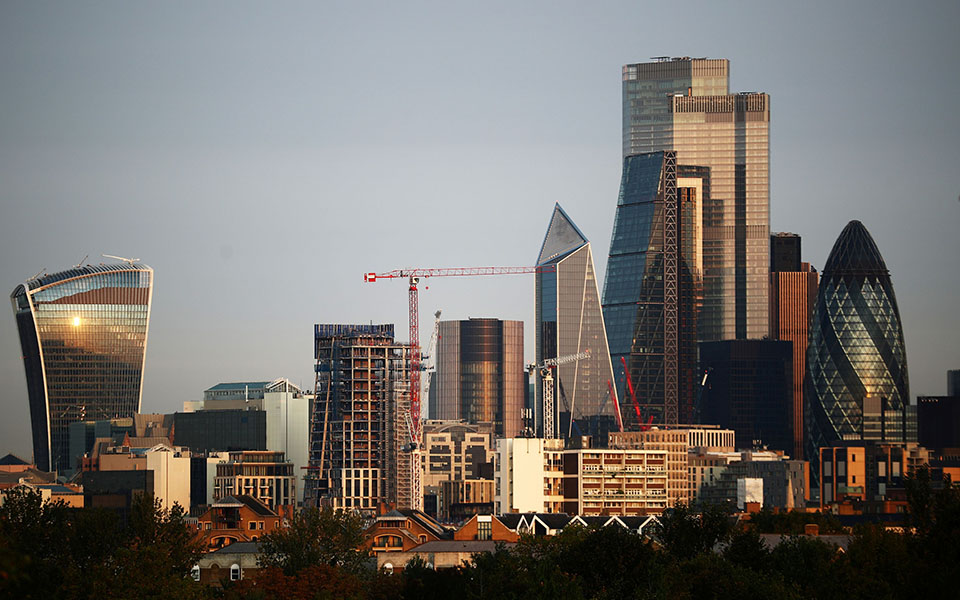 κίνητρα-για-να-έλθουν-εταιρείες-από-το-c-561171253