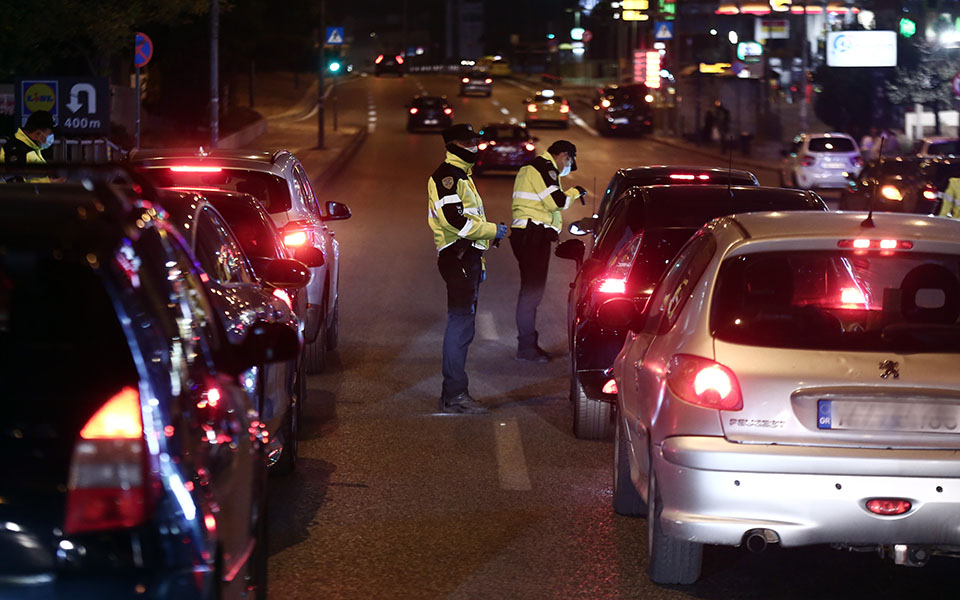 σταματήστε-την-κινητικότητα-σταματή-561177277