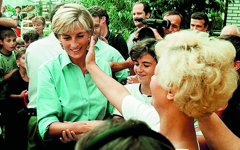 παραμύθια-και-ενηλικίωση-561176410