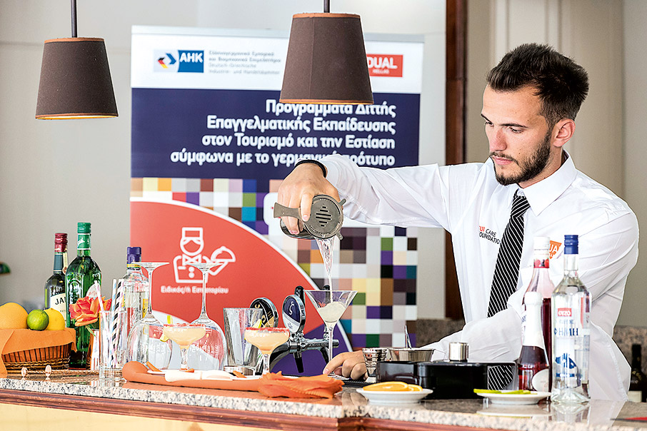 Tα πρόγραμμαtα Διττής εκπαίδευσης που συνδέουν τους νέους με τις επιχειρήσεις-1