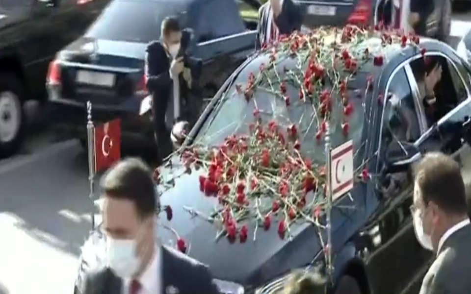 Το κακόγουστο σόου μίας παράνομης επίσκεψης-1