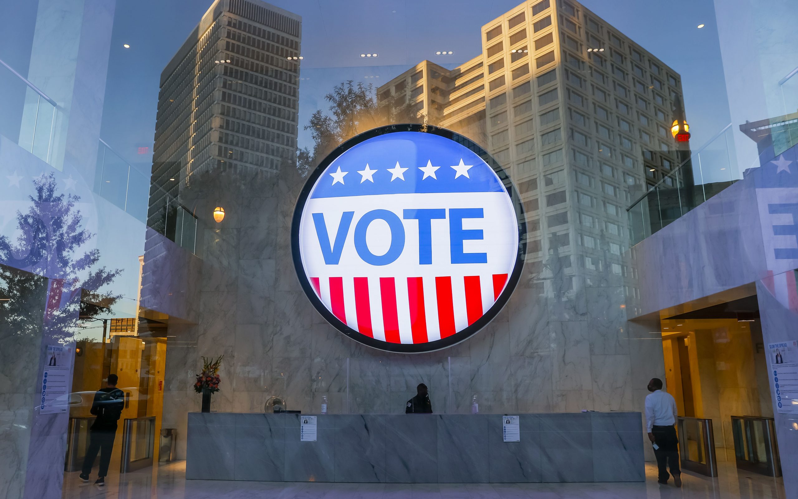 θρίλερ-διαρκείας-με-πολλές-άγνωστες-μ-561143782