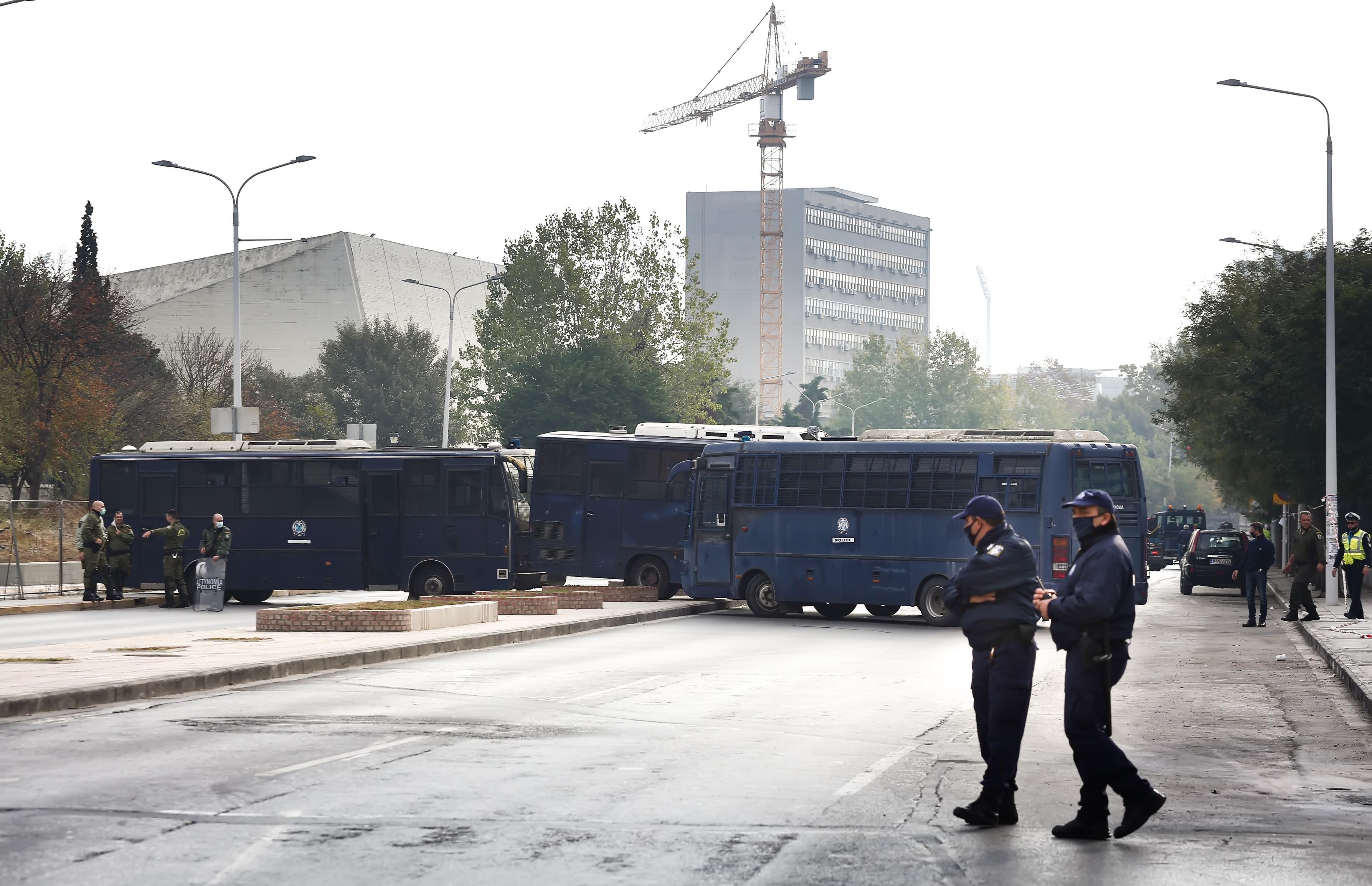 Πολυτεχνείο: Συμβολικές ενέργειες με φόντο την απαγόρευση-10