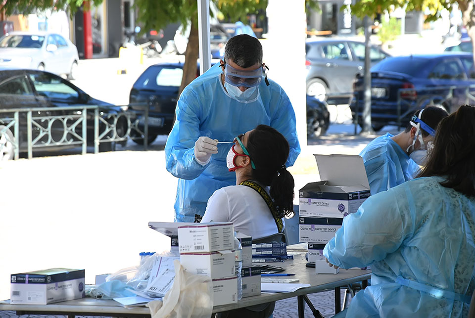 επιστροφή-στα-2-000-κρούσματα-βλέπει-ο-ε-561142174