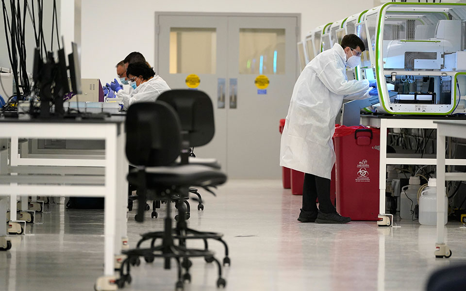 μετάλλαξη-του-κορωνοϊού-μπορεί-να-ξεφ-561154165