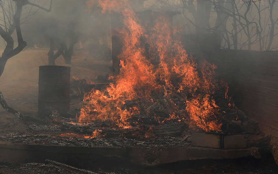 υπό-έλεγχο-η-πυρκαγιά-στο-κυτ-της-σάμου-561140113