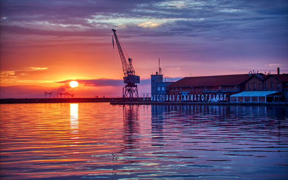 η-fischer-στήριξε-έμπρακτα-το-σύνθημα-σινεμ-561166414