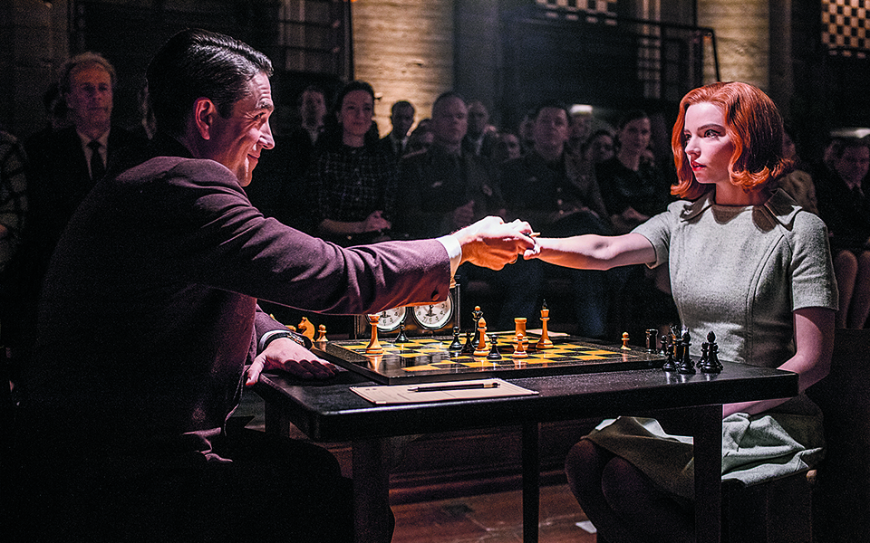 η-μίνι-σειρά-που-κάνει-ματ-στην-καραν-561157309