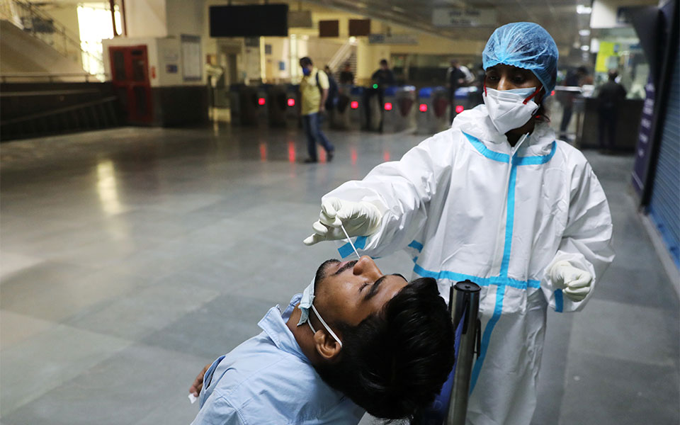 ινδία-ο-χαμηλότερος-αριθμός-ημερήσιω-561160762