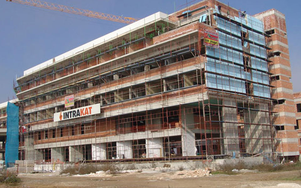 απόσχιση-κλάδου-μεταλλικών-κατασκευ-561173710