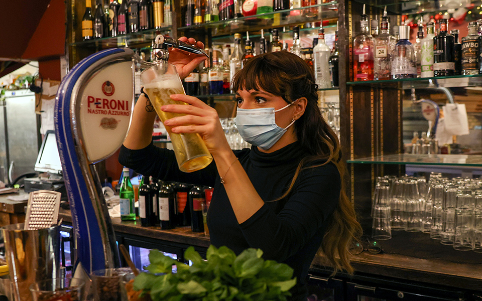 το-δεύτερο-lockdown-εκτροχιάζει-το-ιταλικό-χρ-561145288