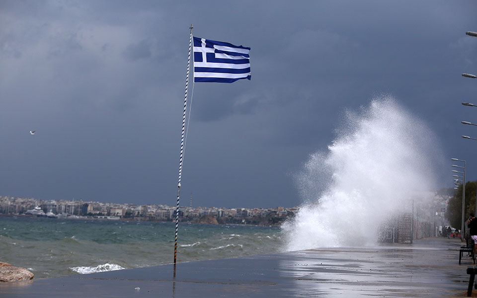χειμώνας-ενόψει-πτώση-θερμοκρασίας-μ-561178279