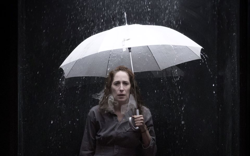 η-κόρα-καρβούνη-ξανά-στην-ευρυδίκη-μ-561168670