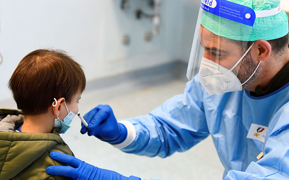 h-πλειονότητα-των-παιδιών-περνά-ήπια-το-561170224