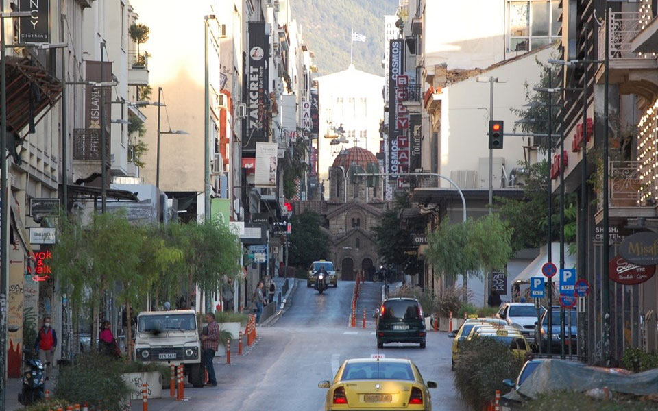 Κίνηση στους δρόμους παρά την επιβολή lockdown-1