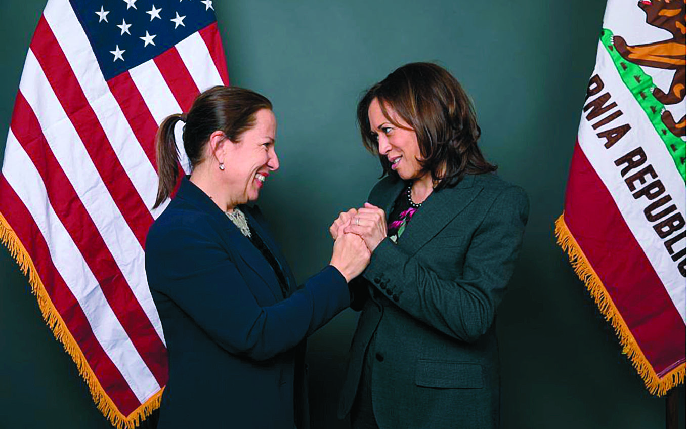 η-φίλη-μου-η-κάμαλα-χάρις-561158569