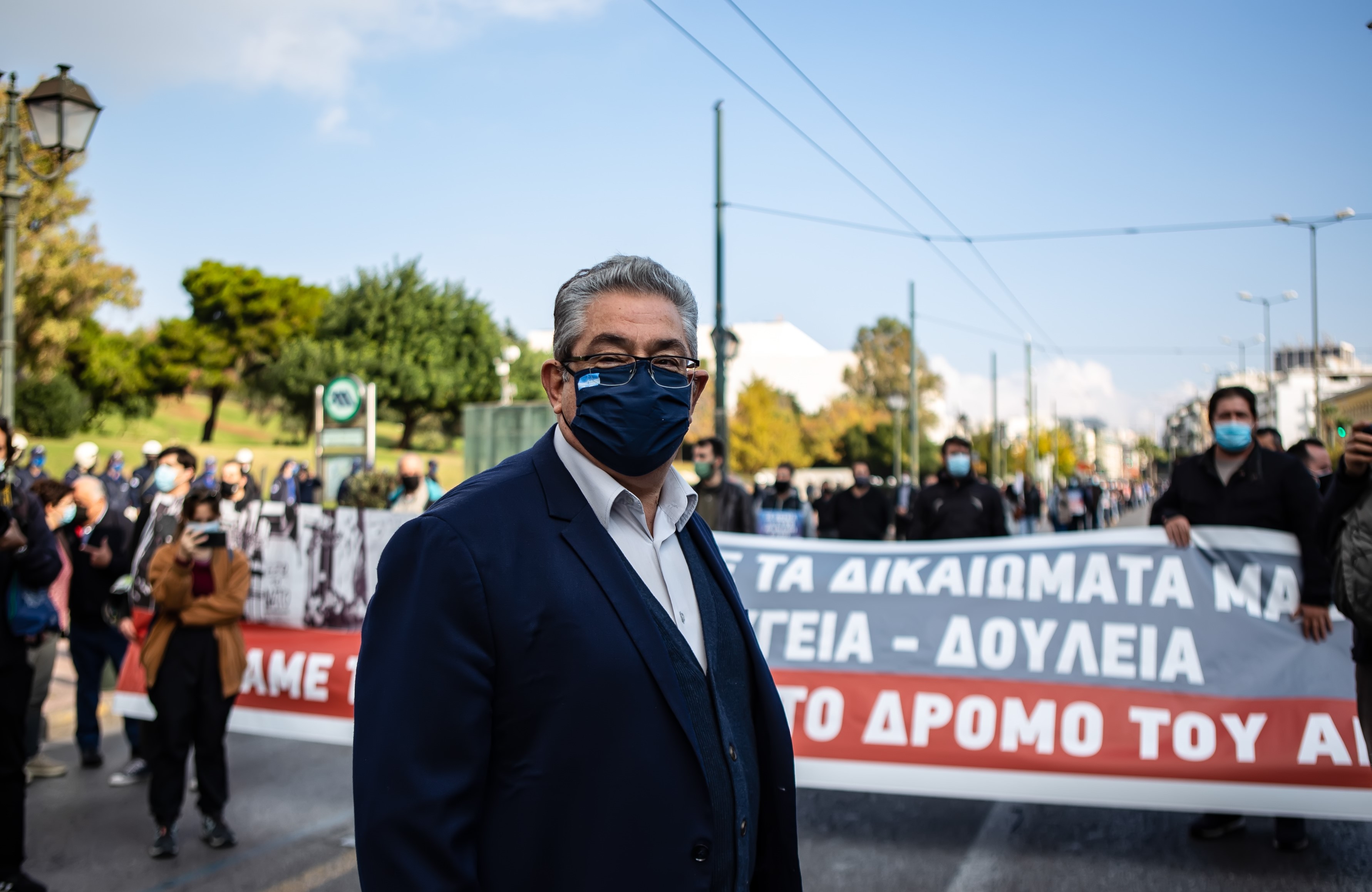 Πολυτεχνείο: Συμβολικές ενέργειες με φόντο την απαγόρευση-12