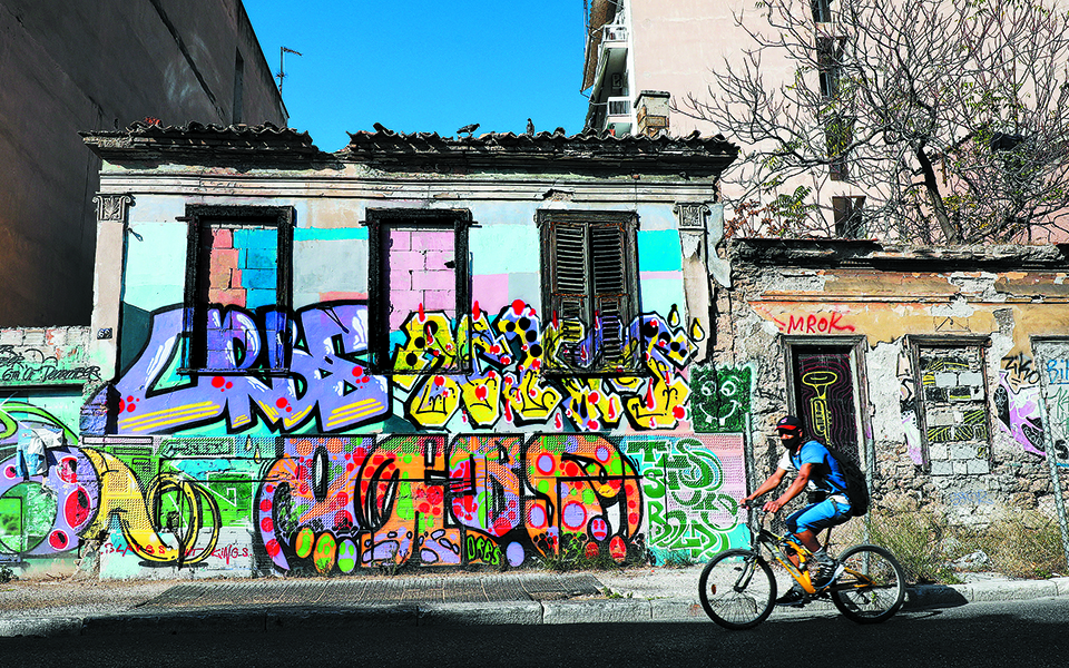 θα-πάρει-και-κτίρια-μνημεία-η-μπάλα-561157036