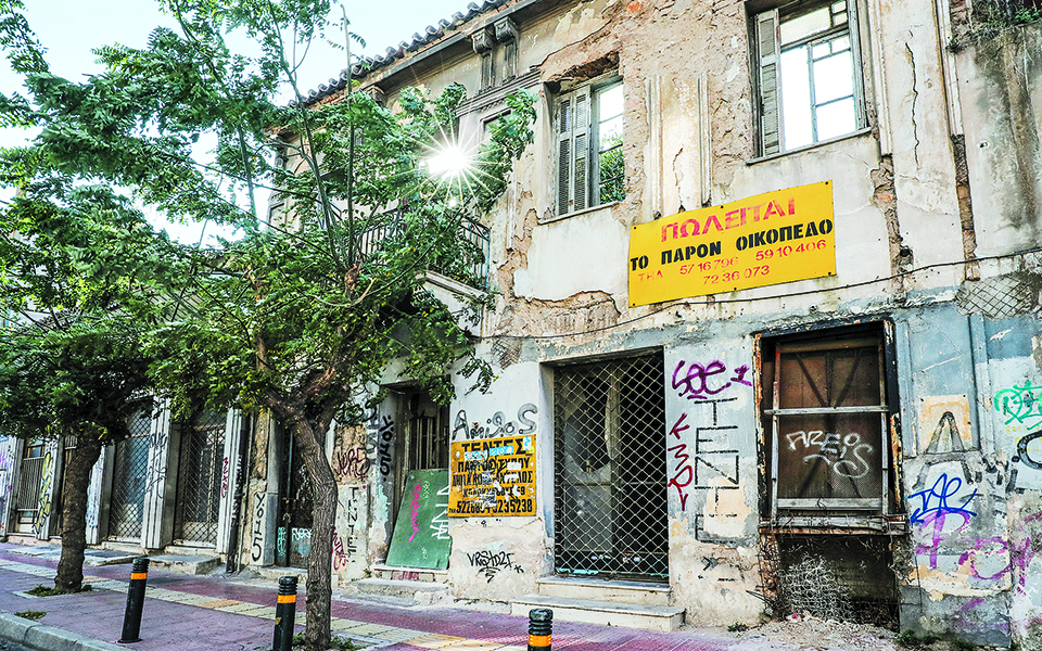 Θα πάρει και κτίρια-μνημεία η μπάλα;-4