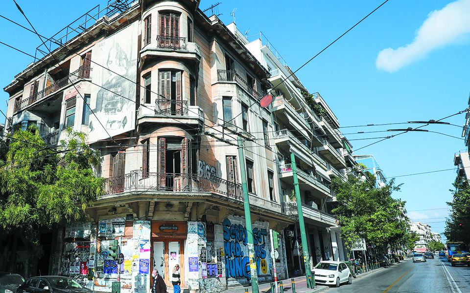 Θα πάρει και κτίρια-μνημεία η μπάλα;-1