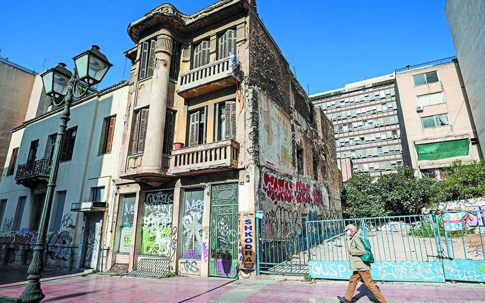 Θα πάρει και κτίρια-μνημεία η μπάλα;-3