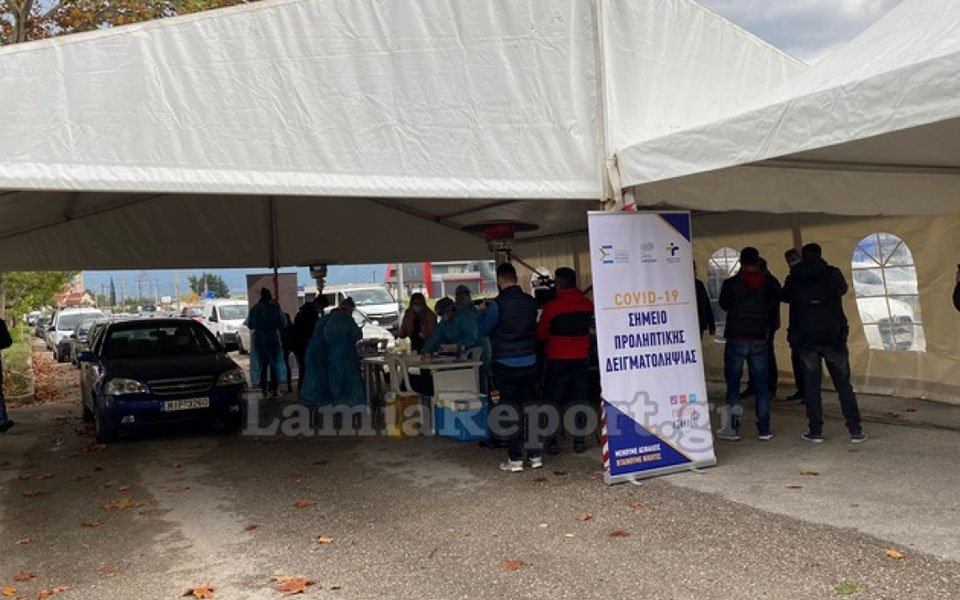 λαμία-ουρές-για-rapid-tests-561164434