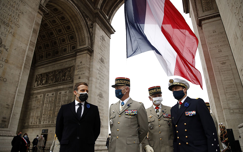 ολάντ-προς-μακρόν-πως-πάει-δεν-είναι-π-561153487