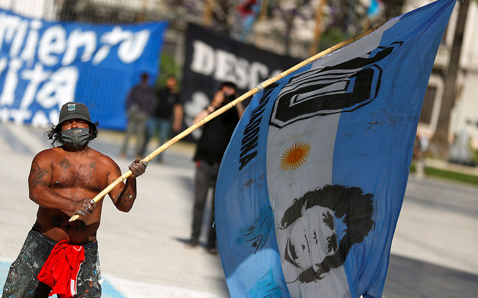 Μαραντόνα: Δάκρυα για τον ραψωδό μιας χώρας και μιας πόλης-14