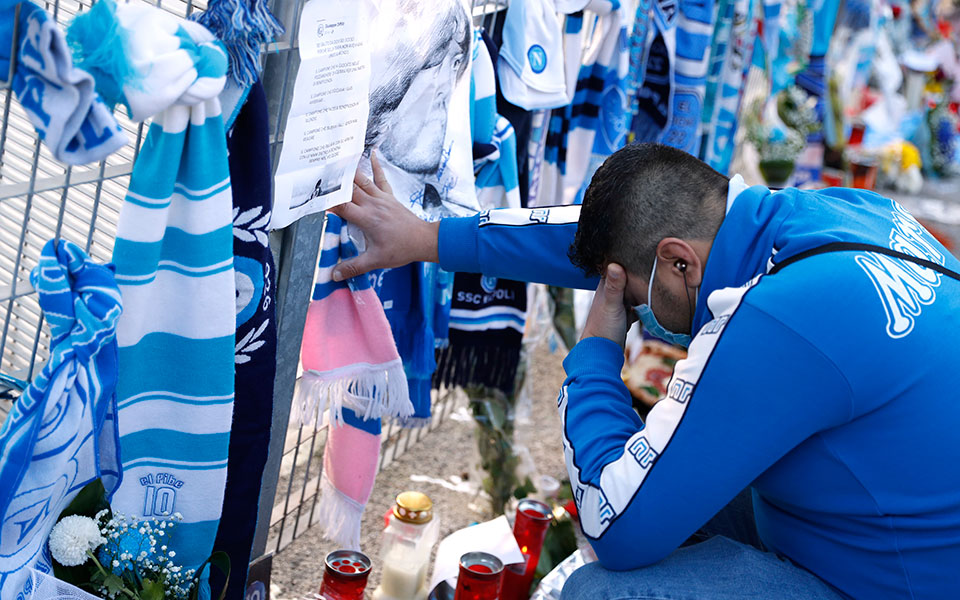 Μαραντόνα: Δάκρυα για τον ραψωδό μιας χώρας και μιας πόλης-18