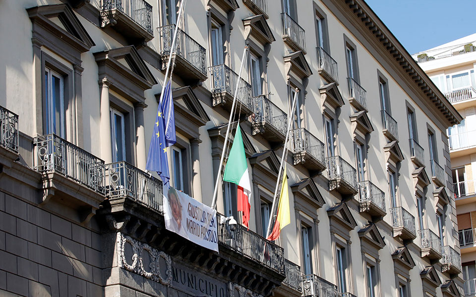 Μαραντόνα: Δάκρυα για τον ραψωδό μιας χώρας και μιας πόλης-25