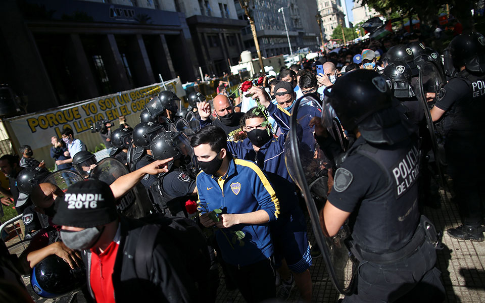 Μαραντόνα: Δάκρυα για τον ραψωδό μιας χώρας και μιας πόλης-6