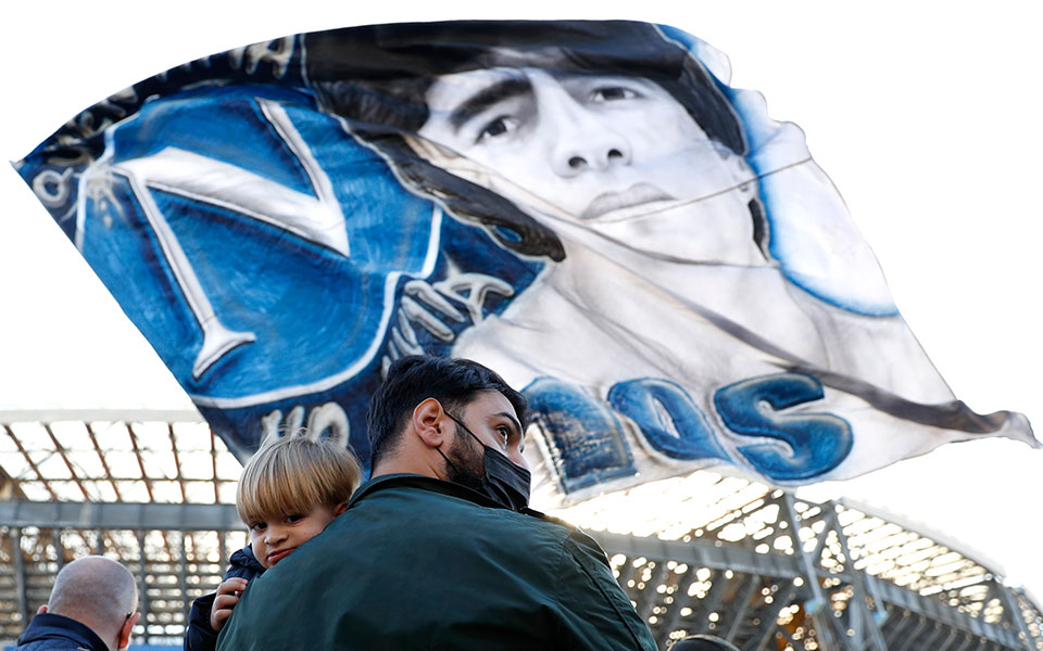 Μαραντόνα: Δάκρυα για τον ραψωδό μιας χώρας και μιας πόλης-17