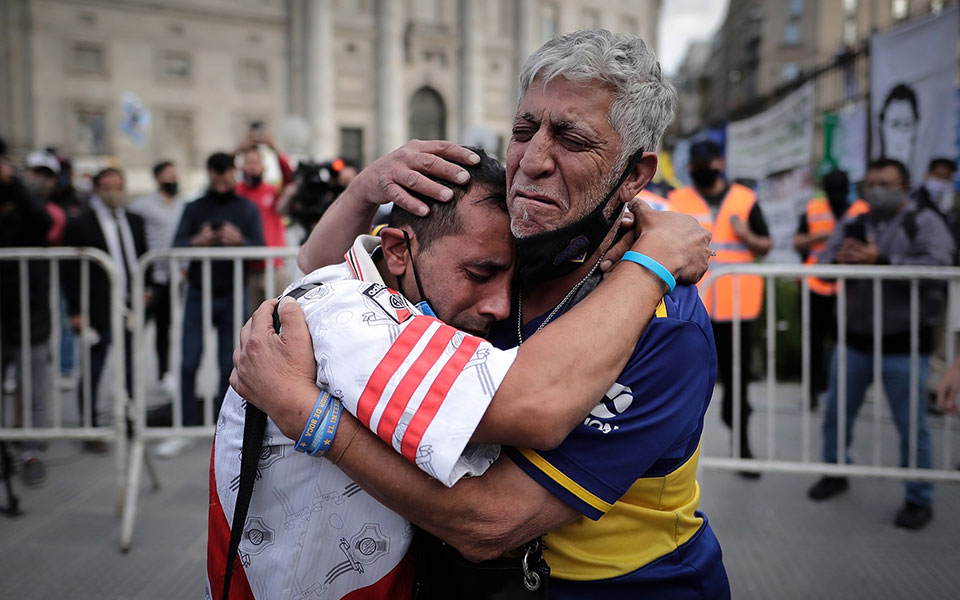 ο-μαραντόνα-ένωσε-και-τους-αιώνιους-εχ-561174676