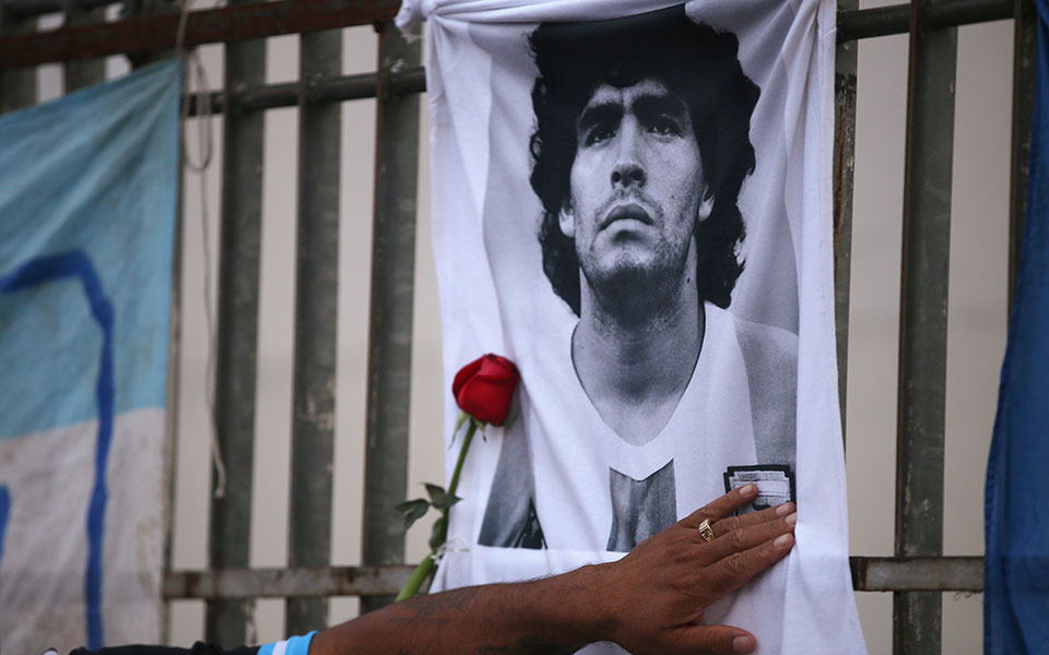 ευχαριστούμε-ντιέγκο-το-πλήθος-φών-561174757