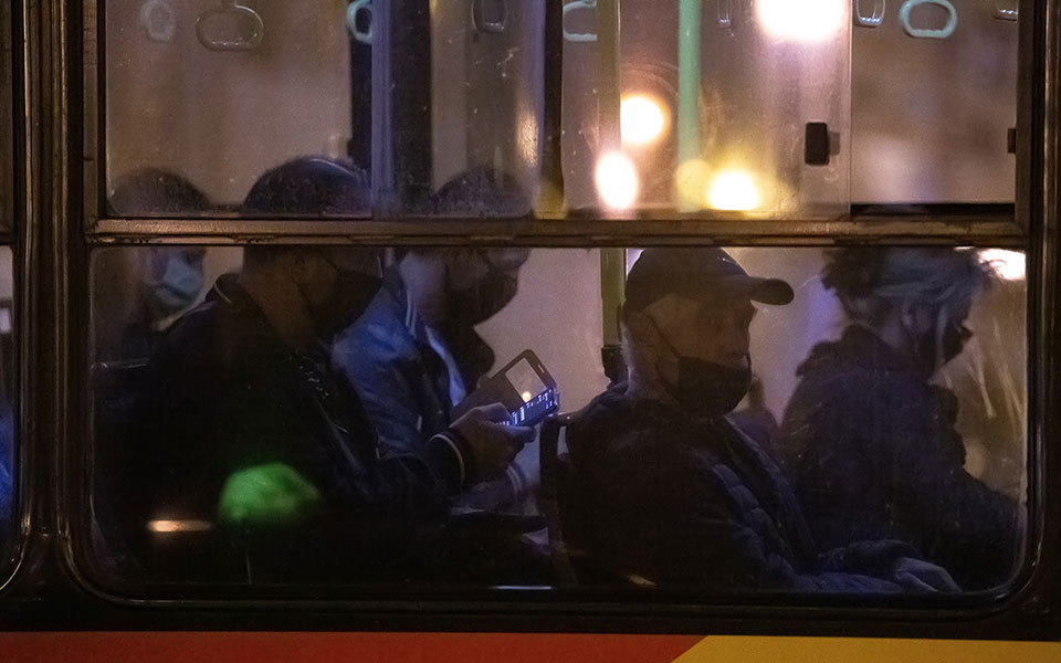 νέο-αρνητικό-ρεκόρ-2-646-τα-κρούσματα-στην-561144580