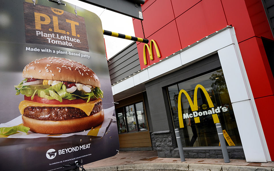 φυτικό-μπέργκερ-ετοιμάζει-η-mcdonalds-561150658