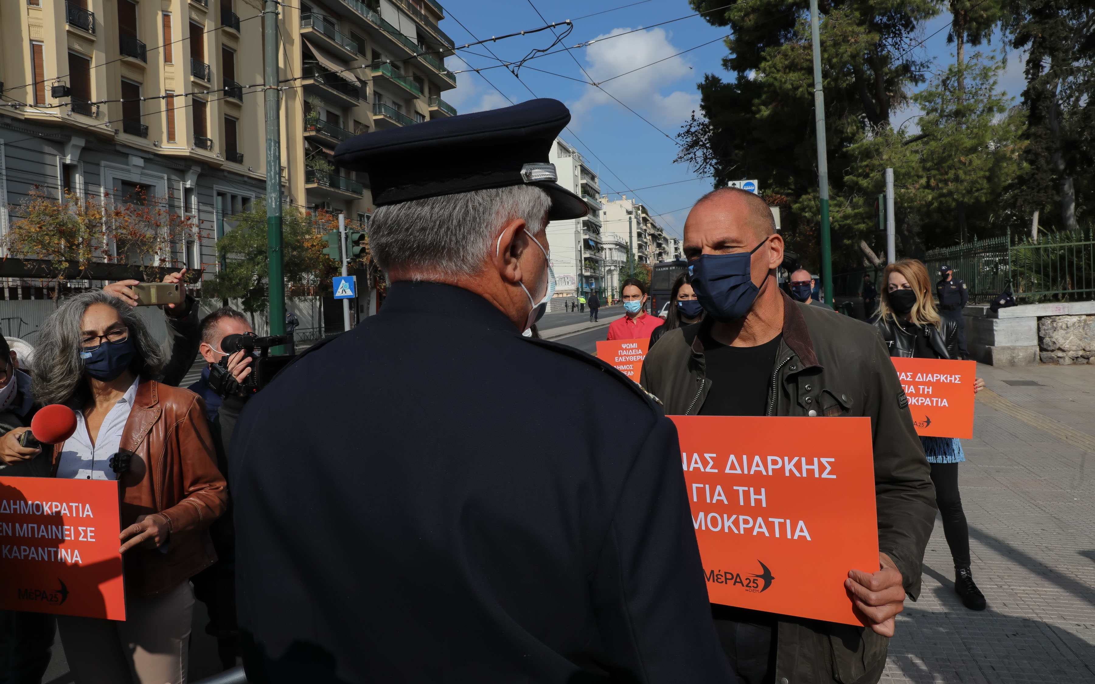 Πολυτεχνείο: Συμβολικές ενέργειες με φόντο την απαγόρευση-7