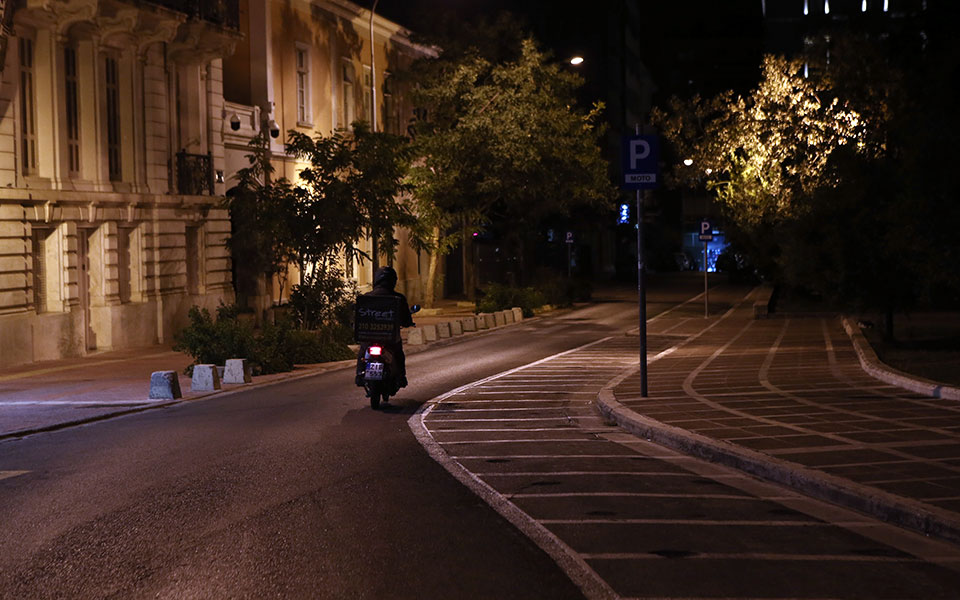 σε-ισχύ-ο-περιορισμός-μετακινήσεων-561157393