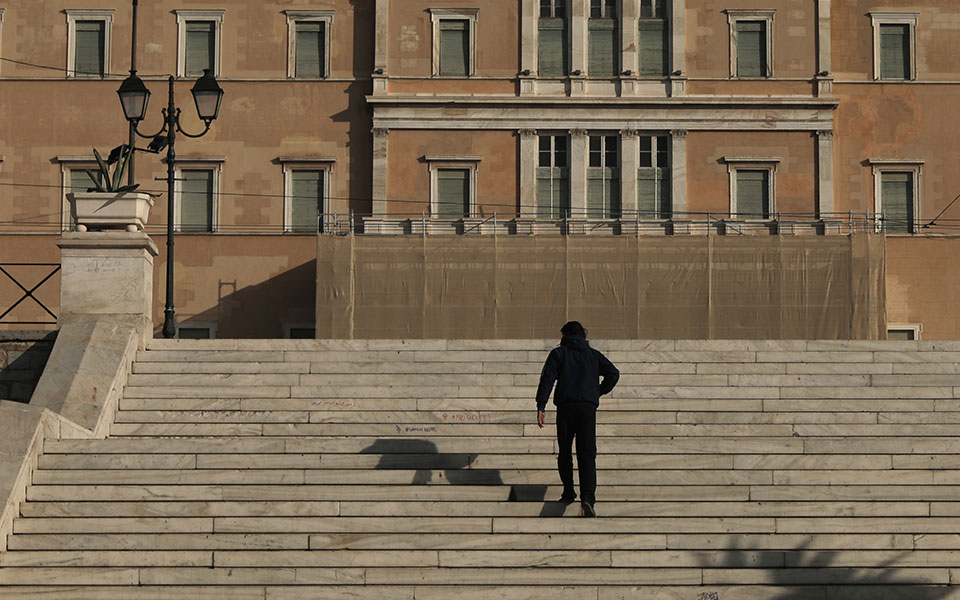 πρόστιμα-135-000-ευρώ-για-μάσκα-και-sms-561165280