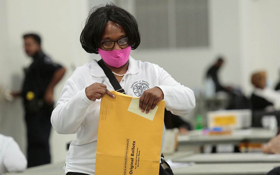 επιτελείο-μπάιντεν-καμία-νομική-βάση-561167089